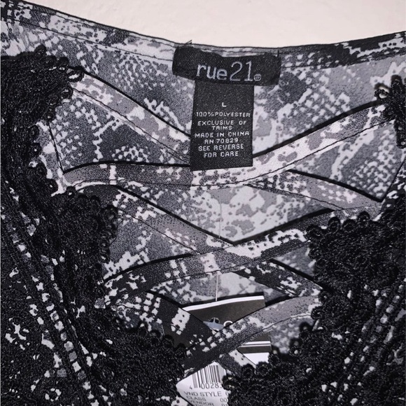 NWT Rue21 snake skin print cami blouse L - Picture 2 of 5